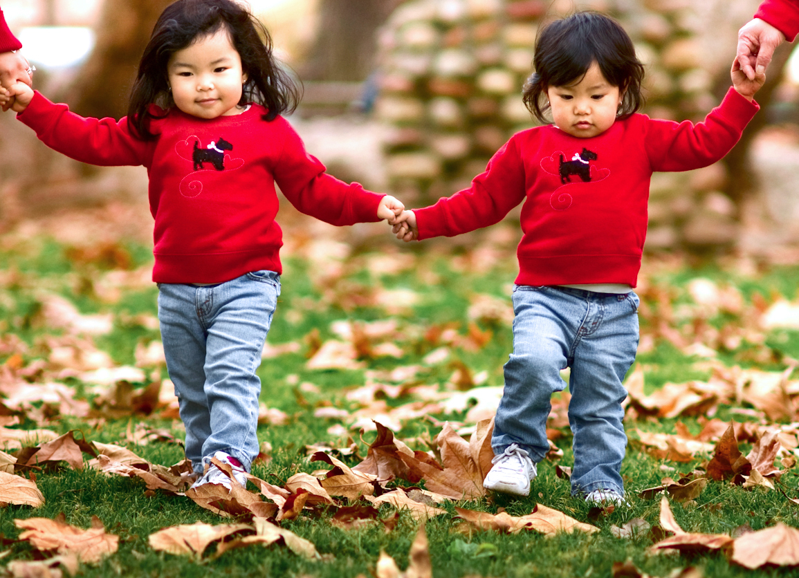 Joan Kristine Photography sisters holding hands